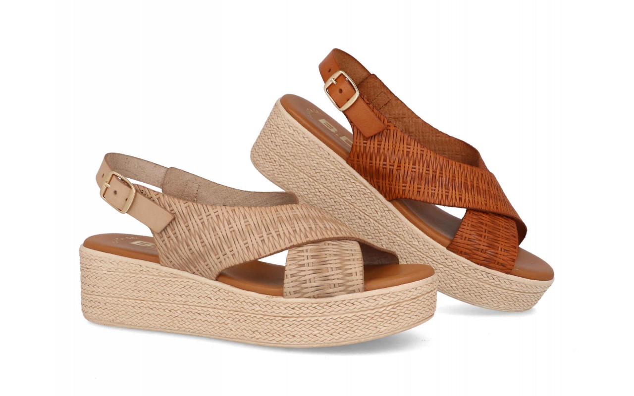 SANDALIA PARA SEÑORA EN PIEL DE VARIOS COLORES CON PLANTA DE GEL Y CUÑA MEDIA CORRIDA-FABRICADO EN ESPAÑA