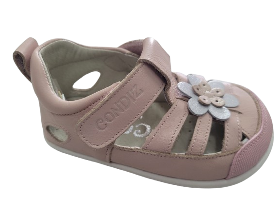 Sandalia cerrada para bebé con flor decorativa – Calzado de piel flexible para primeros pasos RESPETUOSO Condiz